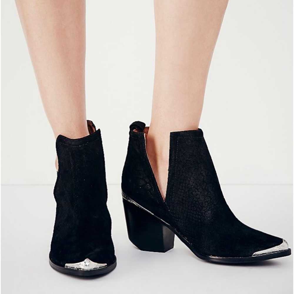 Hunt The Plains Black Snakeskin Boot